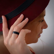 Shine - Zwarte dames en heren ring met geborstelde look - Moorell